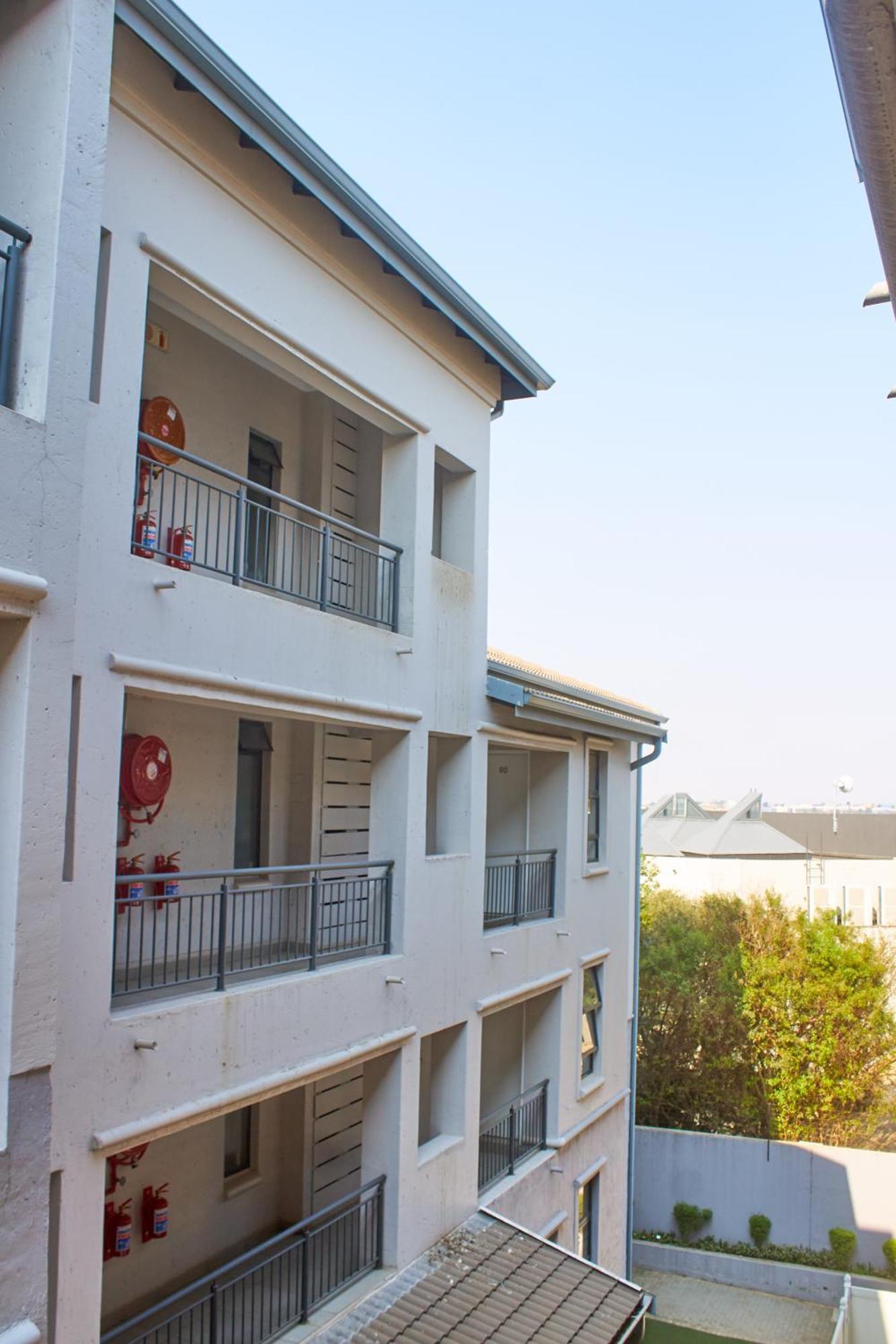 Spacious 2 Bed 2 Bath Wi-fi Netflix Backup Power *
