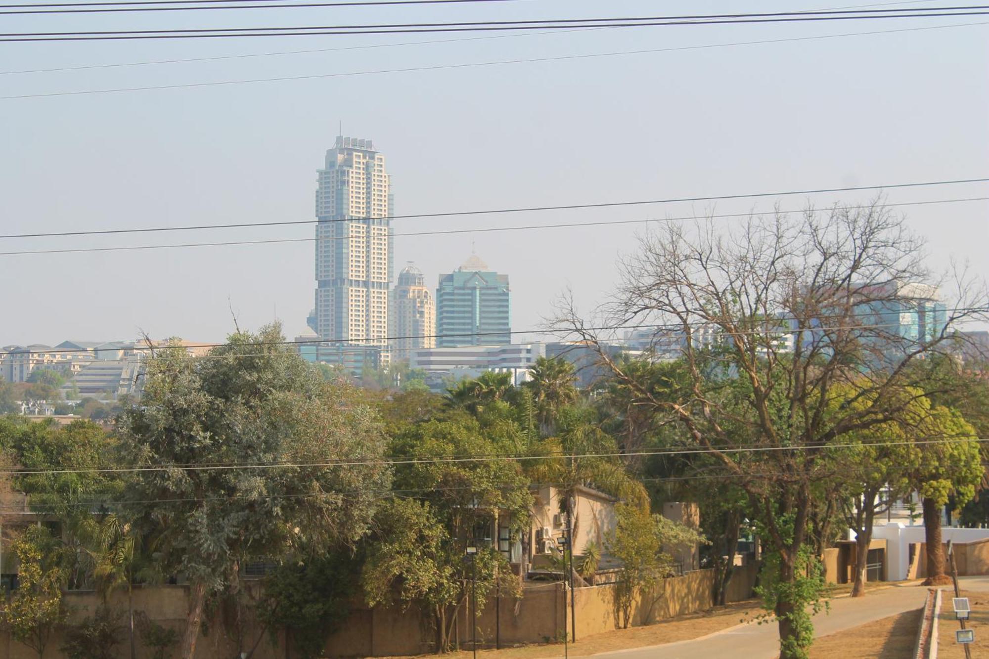 Spacious 2 Bed 2 Bath Wi-fi Netflix Backup Power Johannesburg