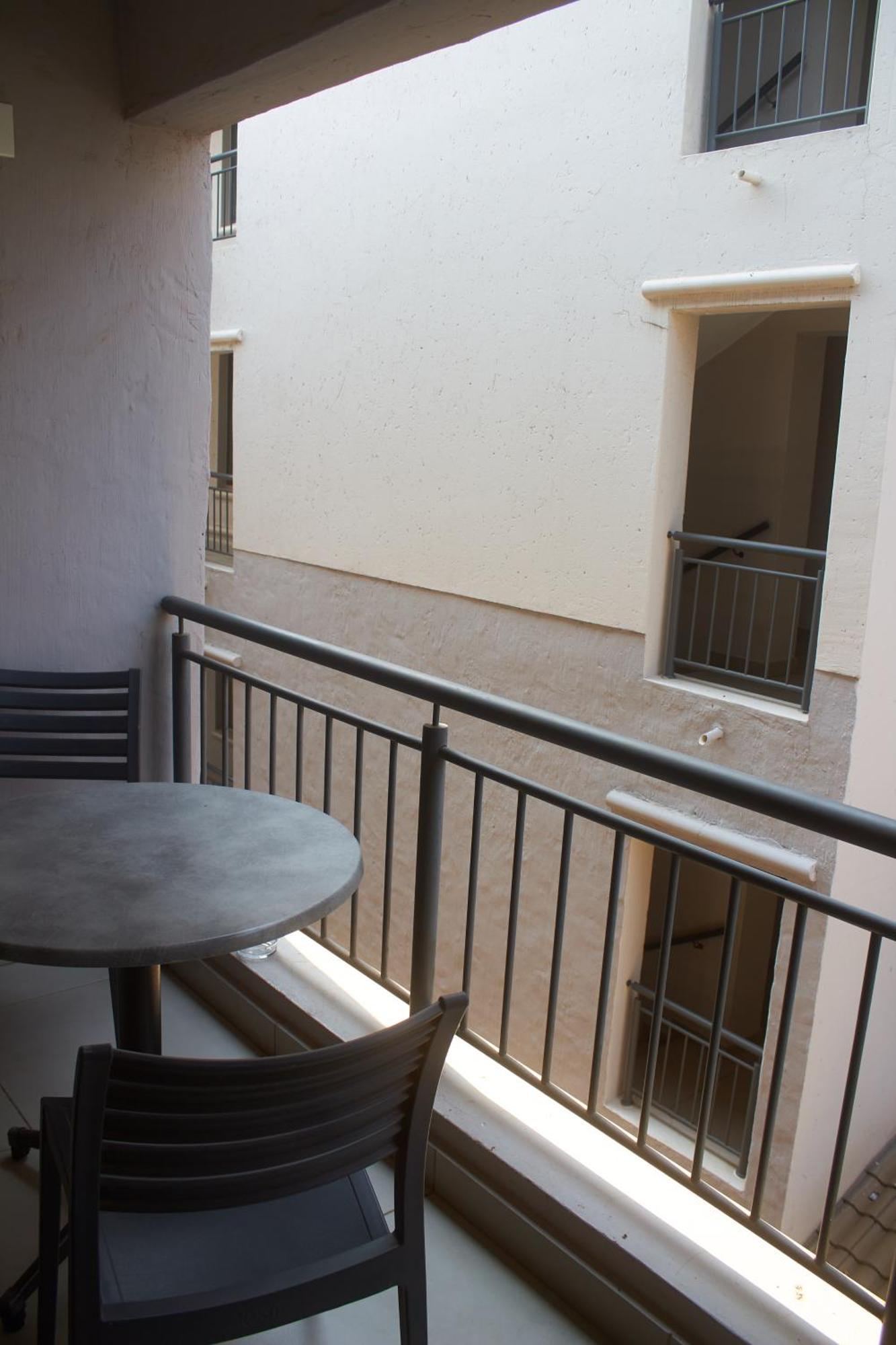 Apartment Spacious 2 Bed 2 Bath Wi-fi Netflix Backup Power *