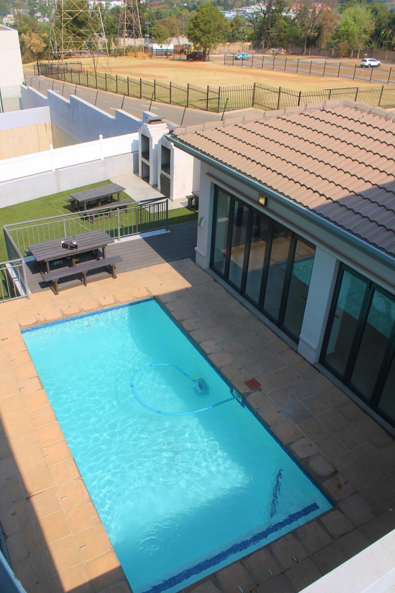 Apartment Elegant 2 Bed 2 Bath Wifi Netflix Backup Power Johannesburg