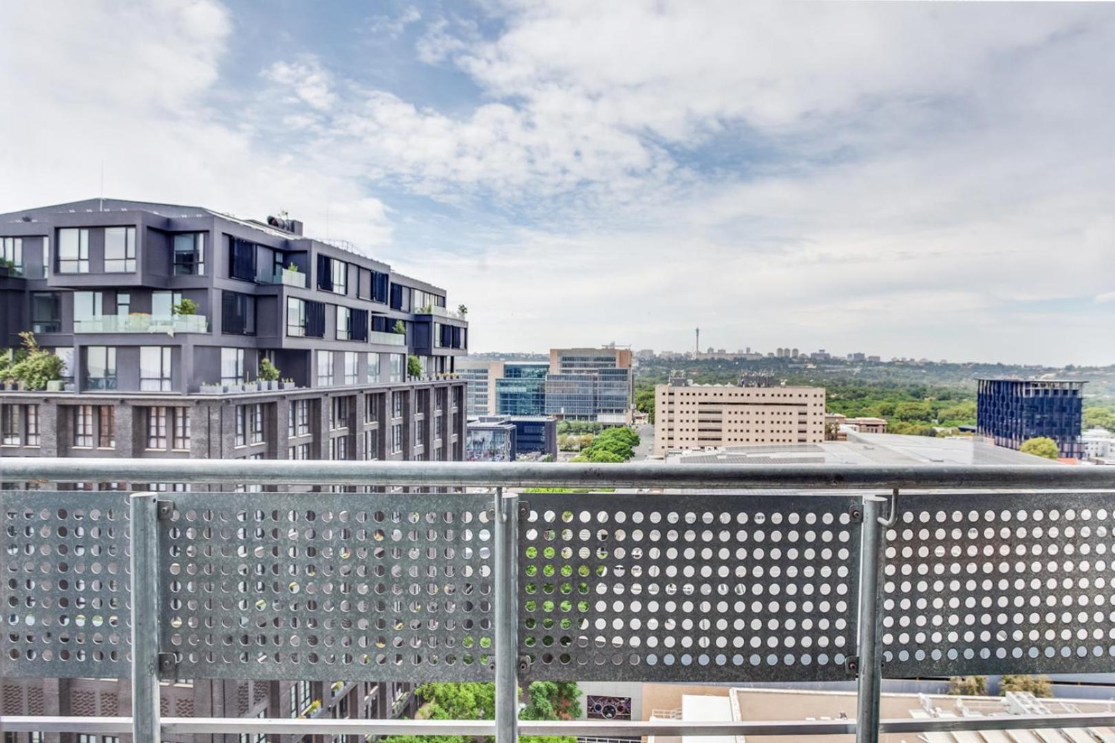 Apartment Urban Oasis At The Median *