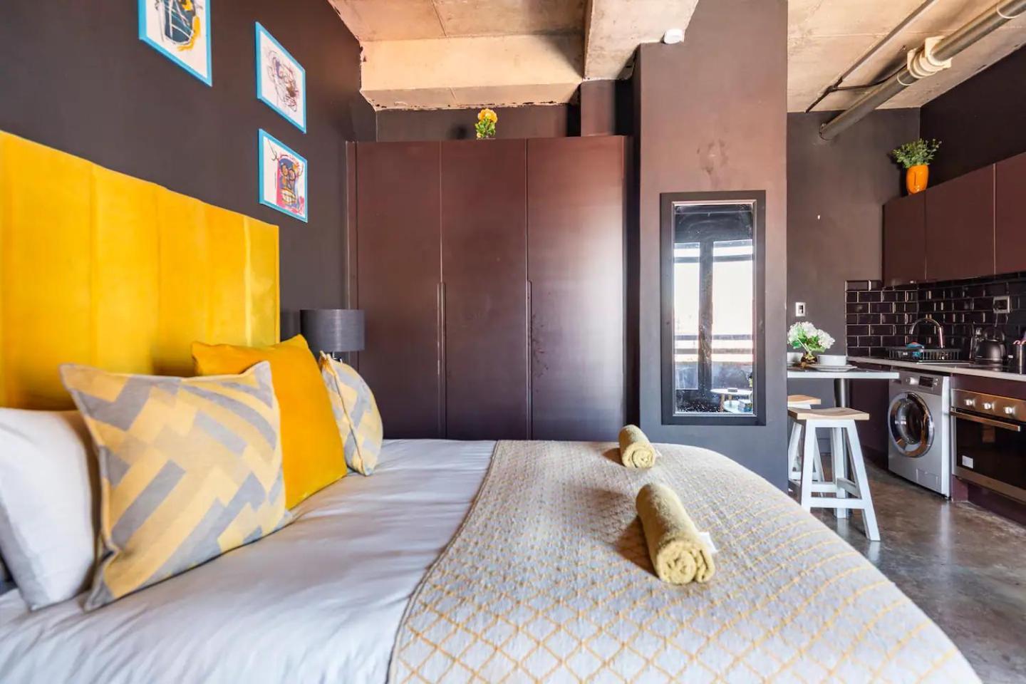 8th On Cityscapes - A Hallmark House Apartment *