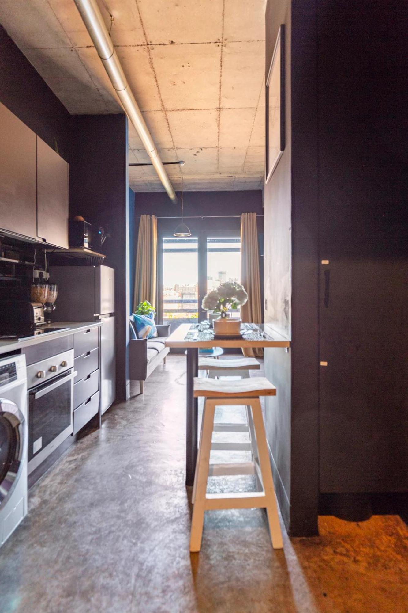 Apartment 8th On Cityscapes - A Hallmark House