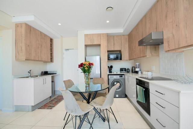 Two Bed En-suite At The Terrace Sandton Gate *