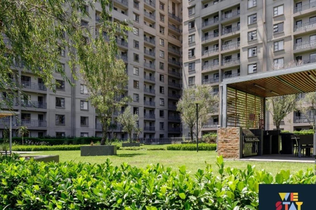 Sandton Lux, 2 Bedroom & 2 Ensuite, No Load Shedding Apartment *