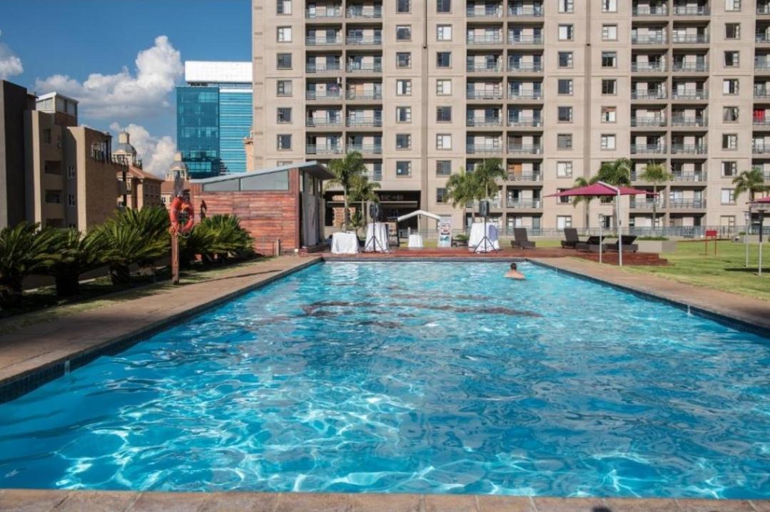 Sandton Lux, 2 Bedroom & 2 Ensuite, No Load Shedding