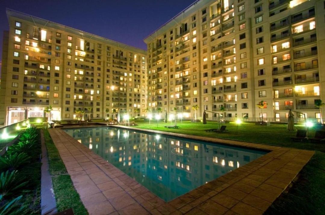 Sandton Lux, 2 Bedroom & 2 Ensuite, No Load Shedding Apartment *
