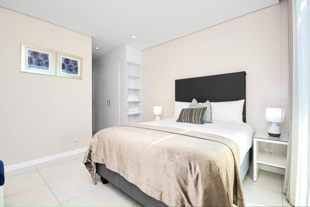 Căn hộ Stunning 2 Bed In Sandton Johannesburg