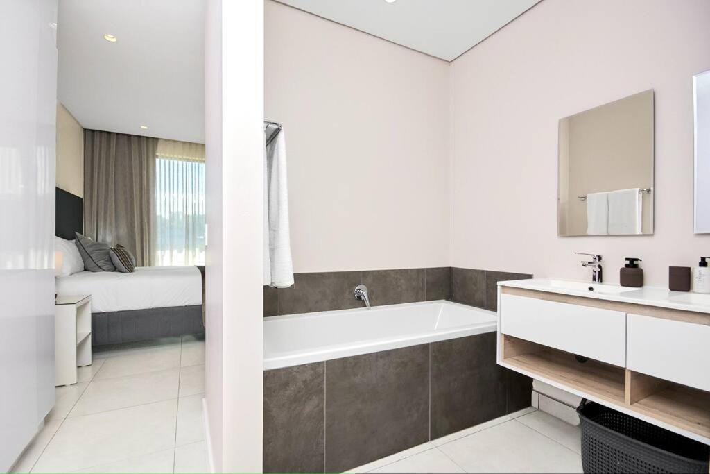 Căn hộ Stunning 2 Bed In Sandton *