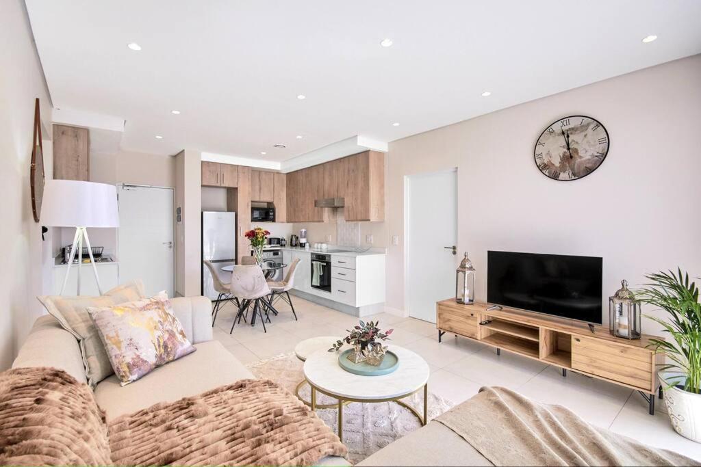 Căn hộ Stunning 2 Bed In Sandton Johannesburg