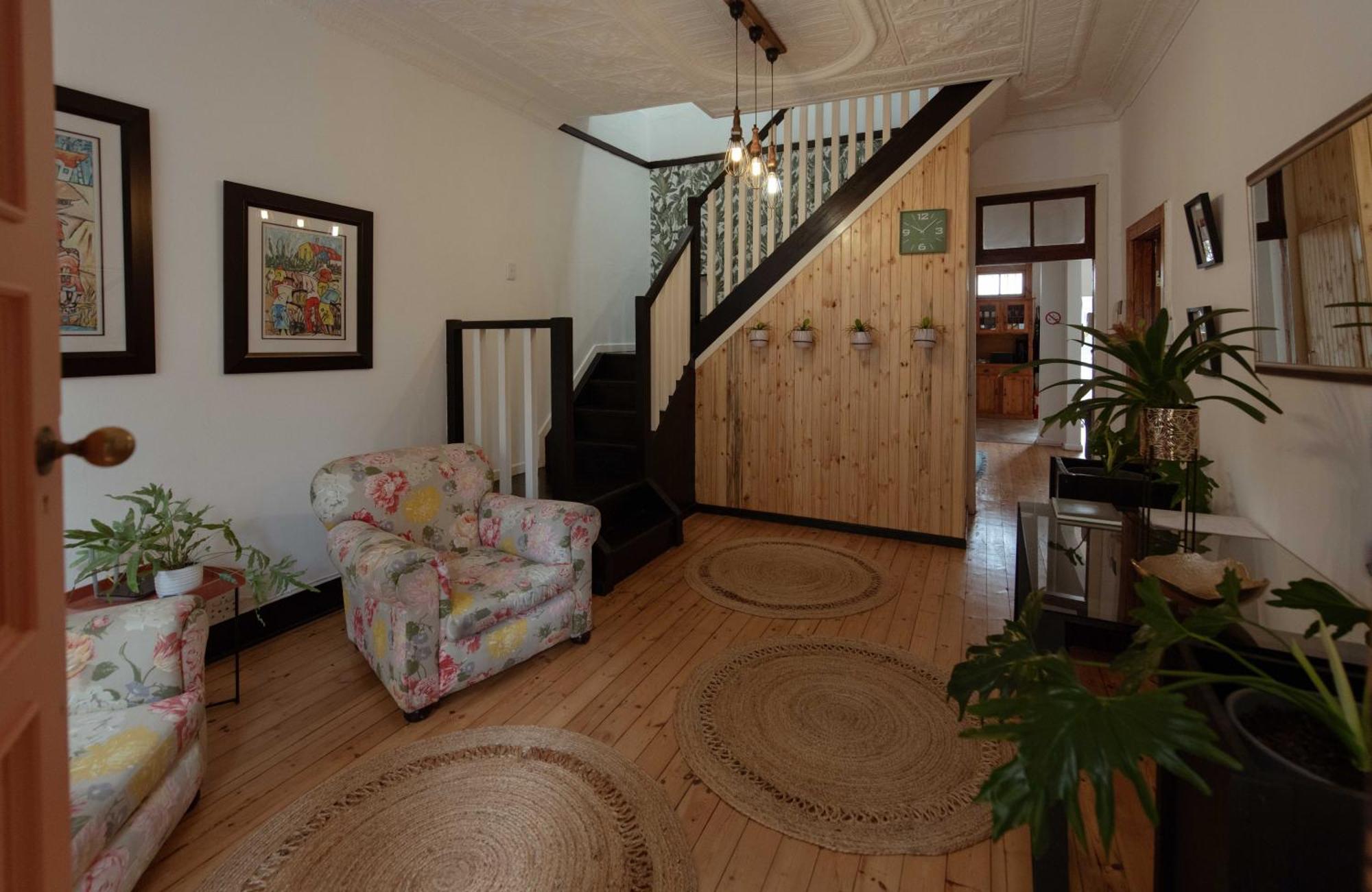 Guest house Hibiscus House
