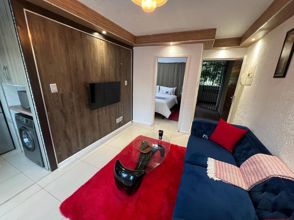 The Sandton View 3 Mins Drive From Mandela Square & Located Right In The Heart Of Sandton