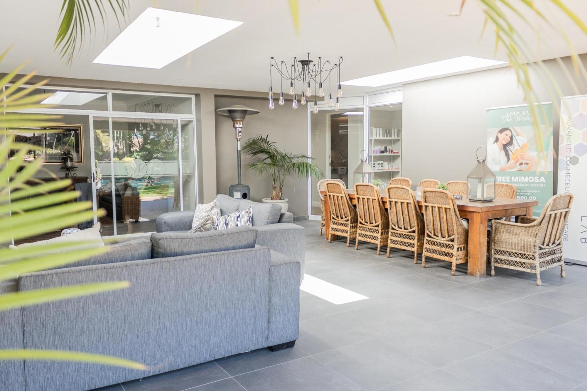 Guest house The Wesley Boutique & 4*