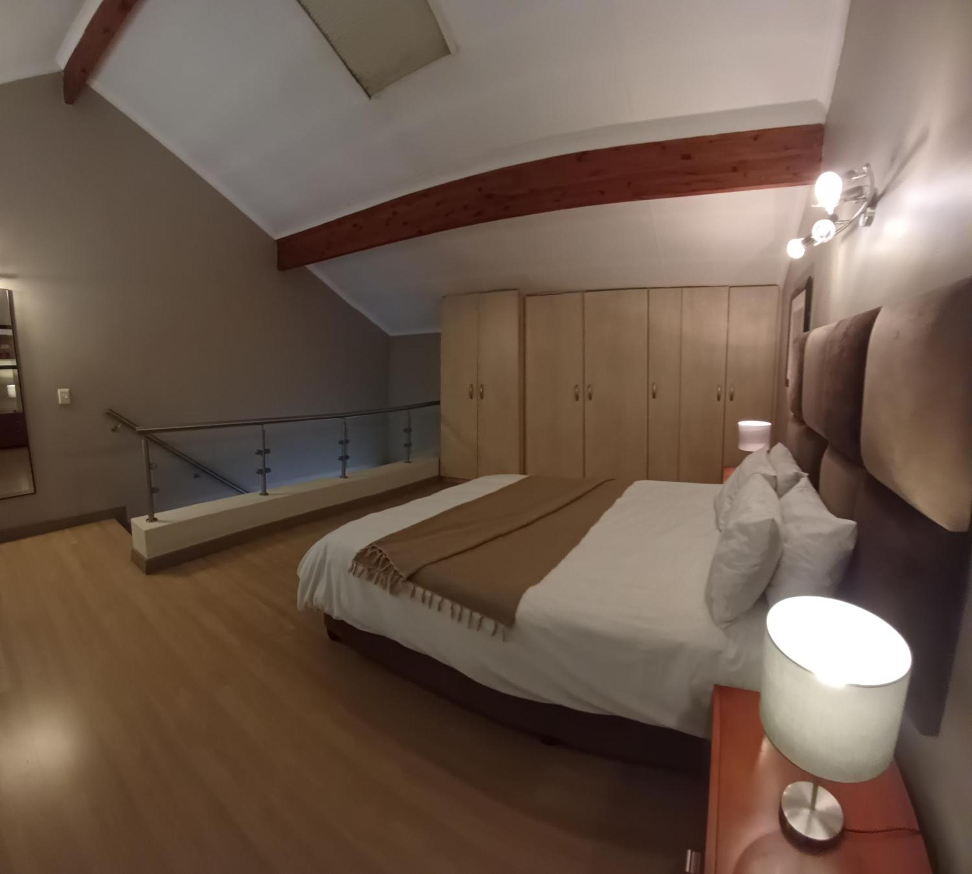 Mount Royal 44 Large 1 Bed With Balcony *