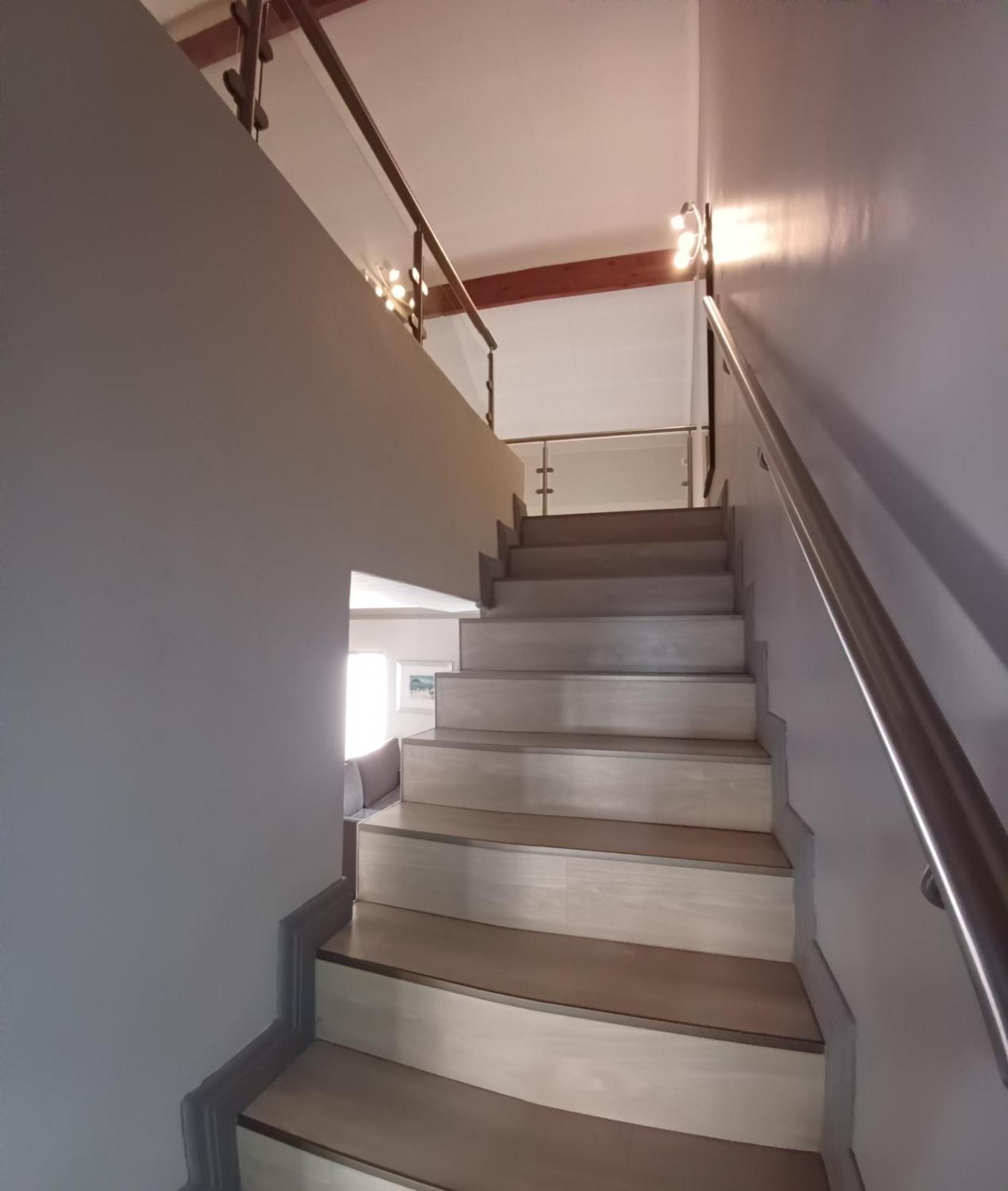 Mount Royal 44 Large 1 Bed With Balcony *
