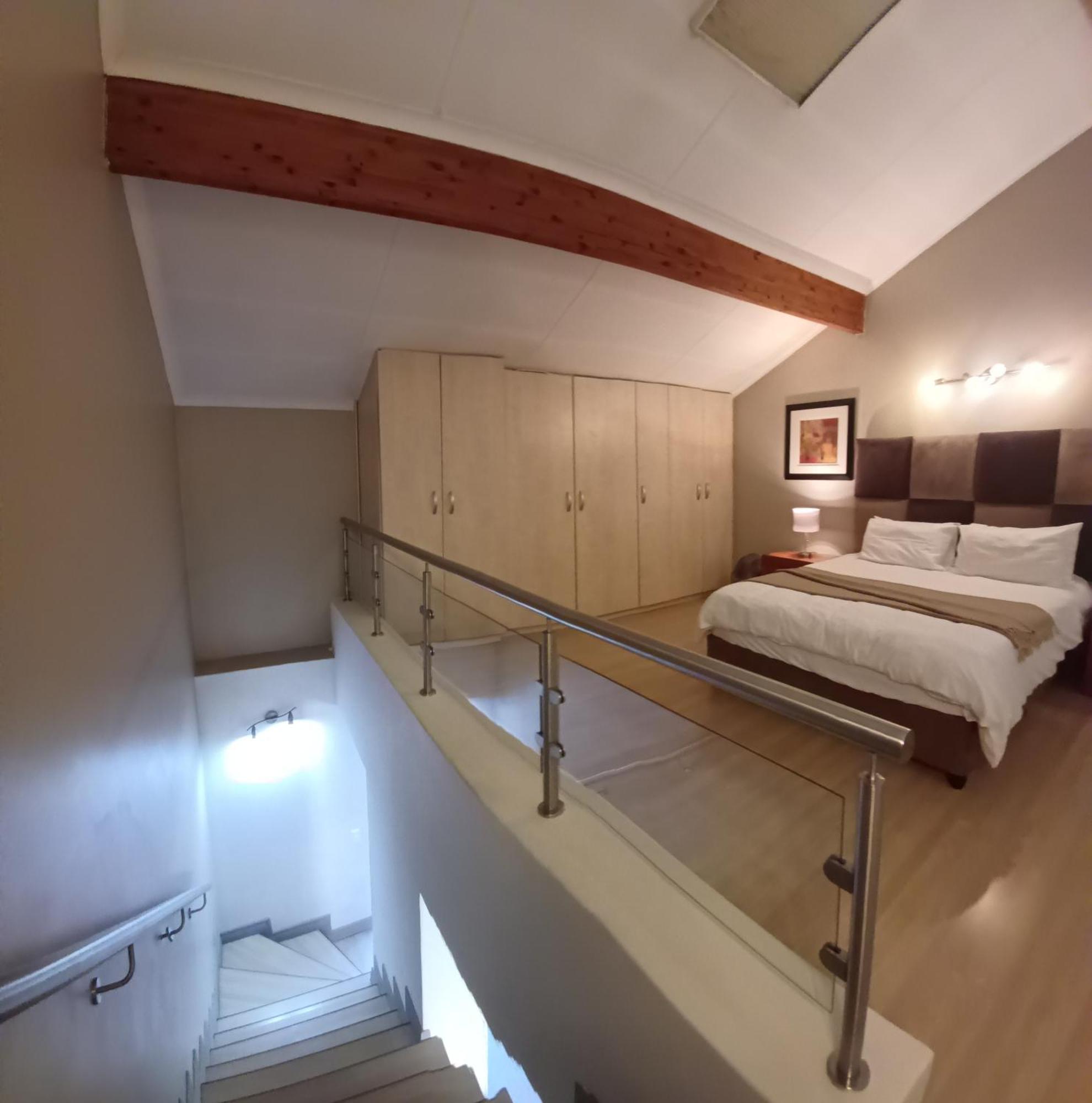 Mount Royal 44 Large 1 Bed With Balcony Johannesburg
