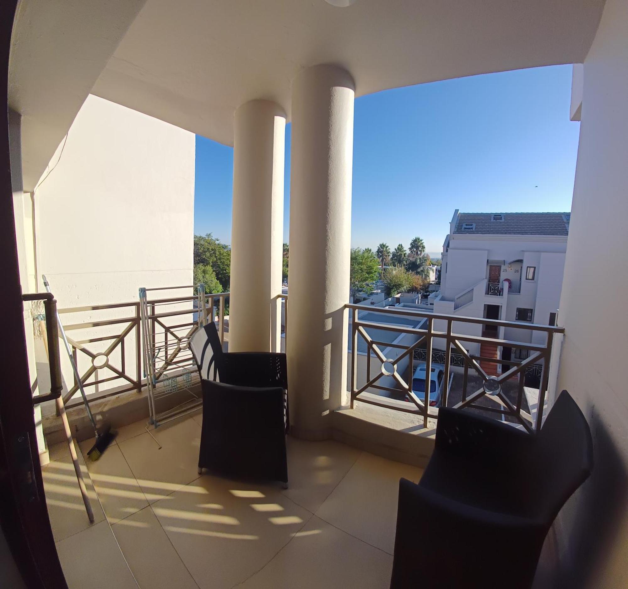 Mount Royal 44 Large 1 Bed With Balcony *