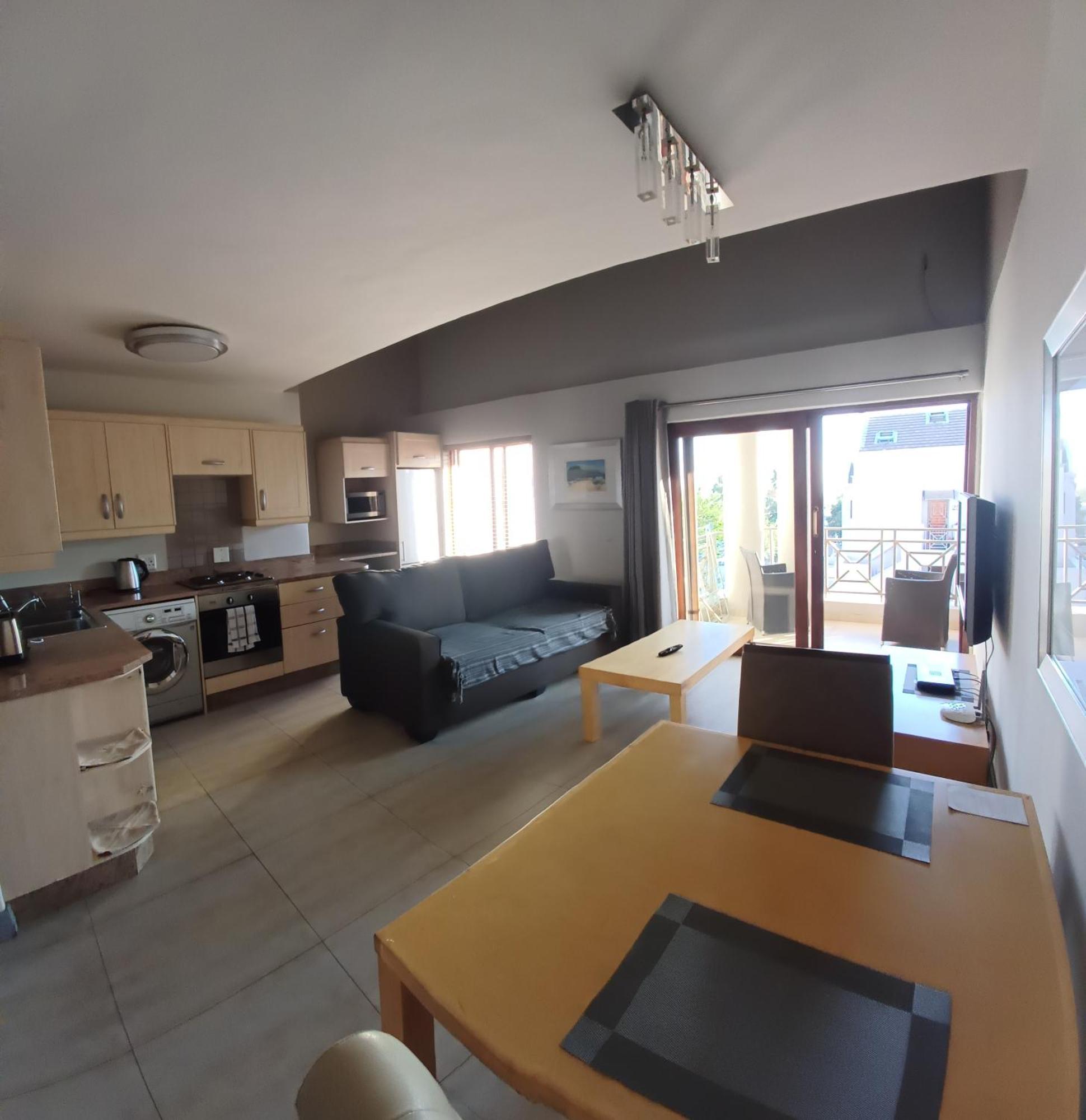 Mount Royal 44 Large 1 Bed With Balcony Apartment *