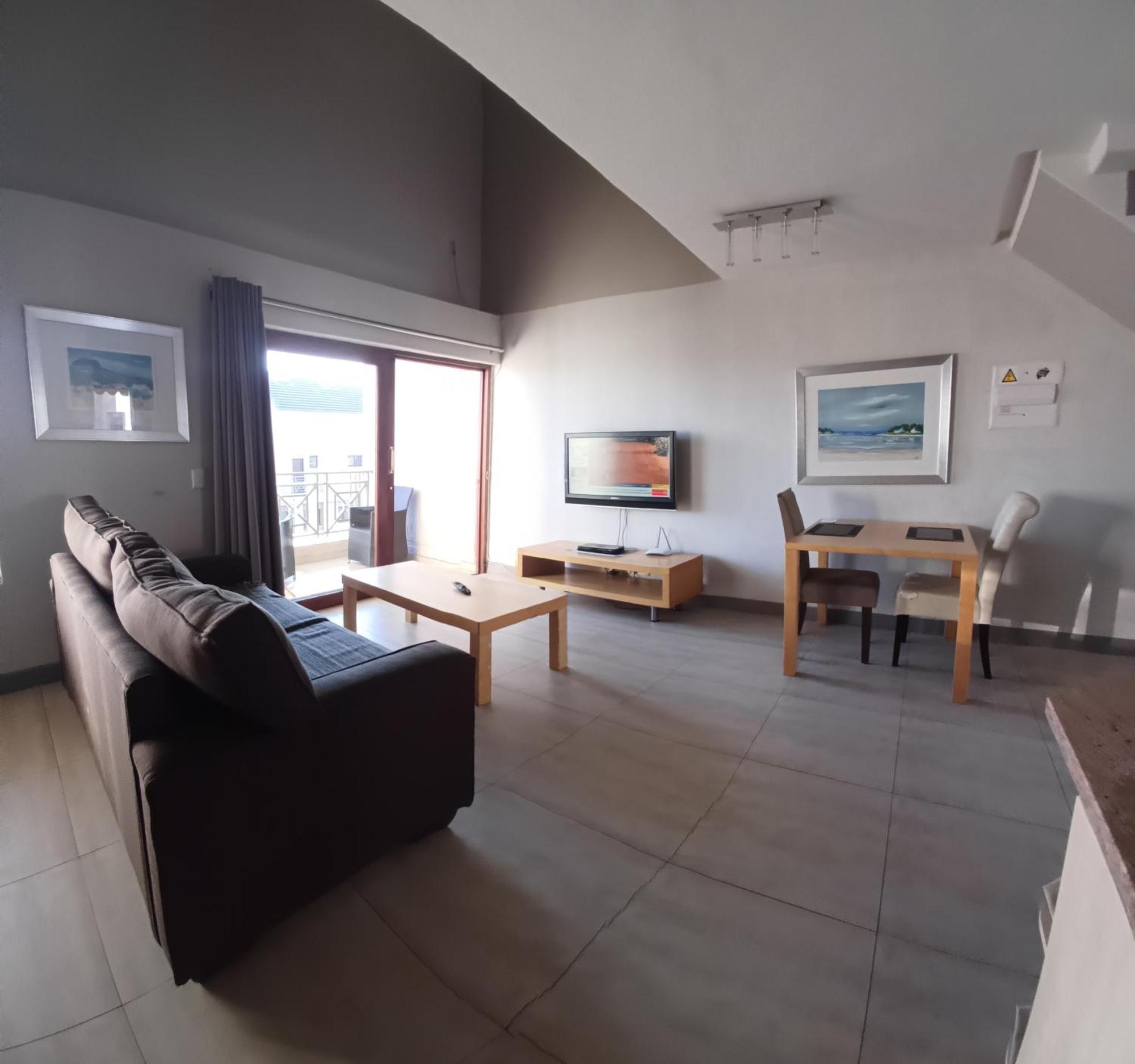 Mount Royal 44 Large 1 Bed With Balcony Apartment Johannesburg