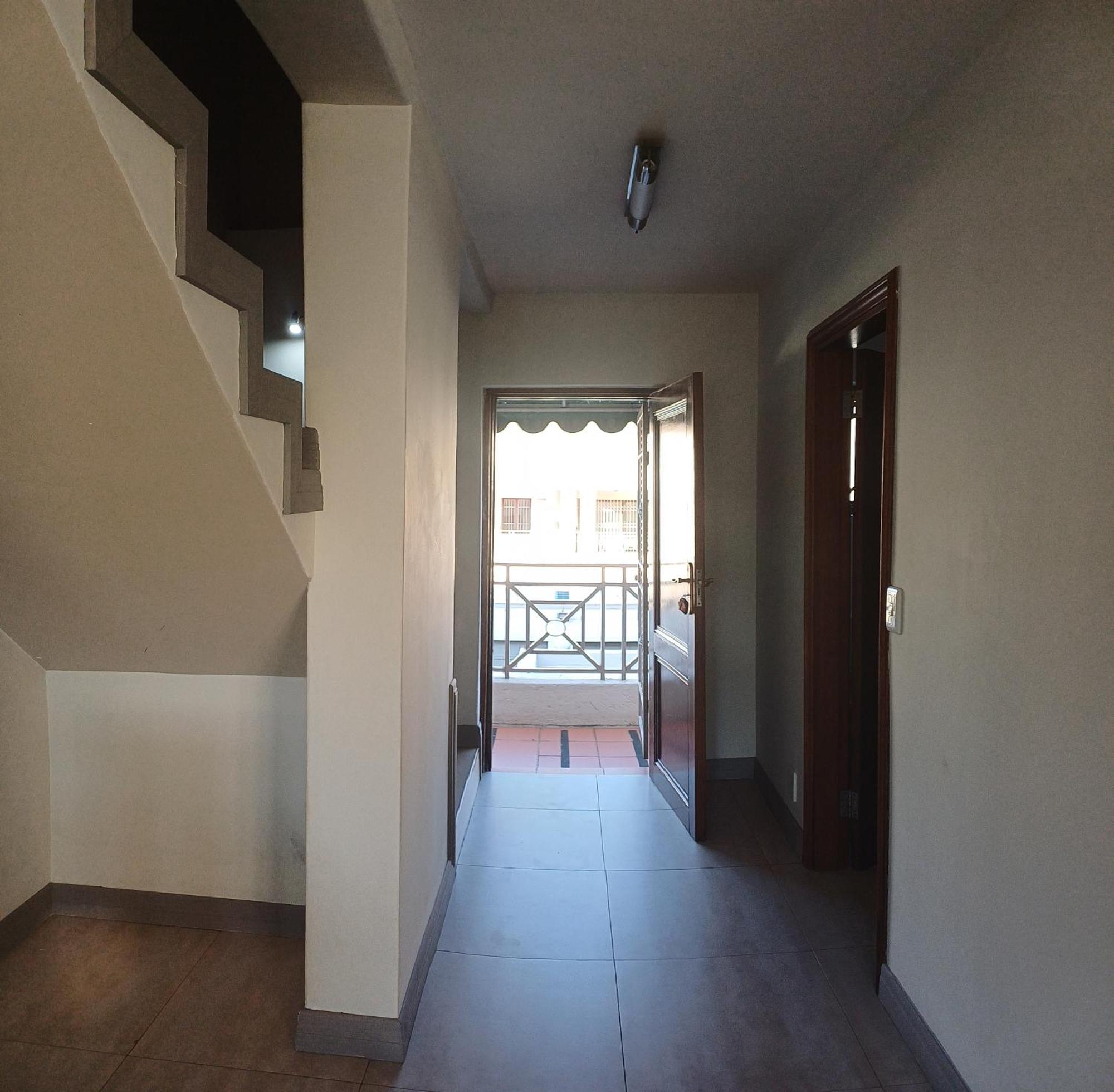 Mount Royal 44 Large 1 Bed With Balcony *