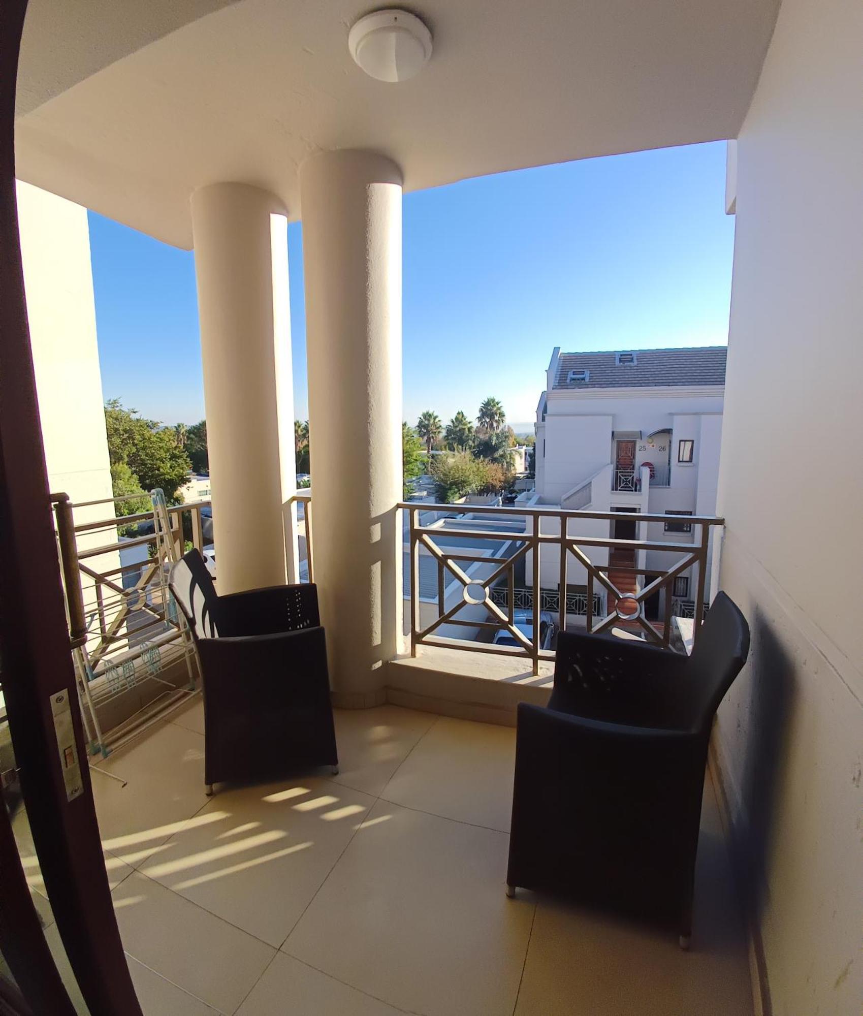 Mount Royal 44 Large 1 Bed With Balcony Apartment *