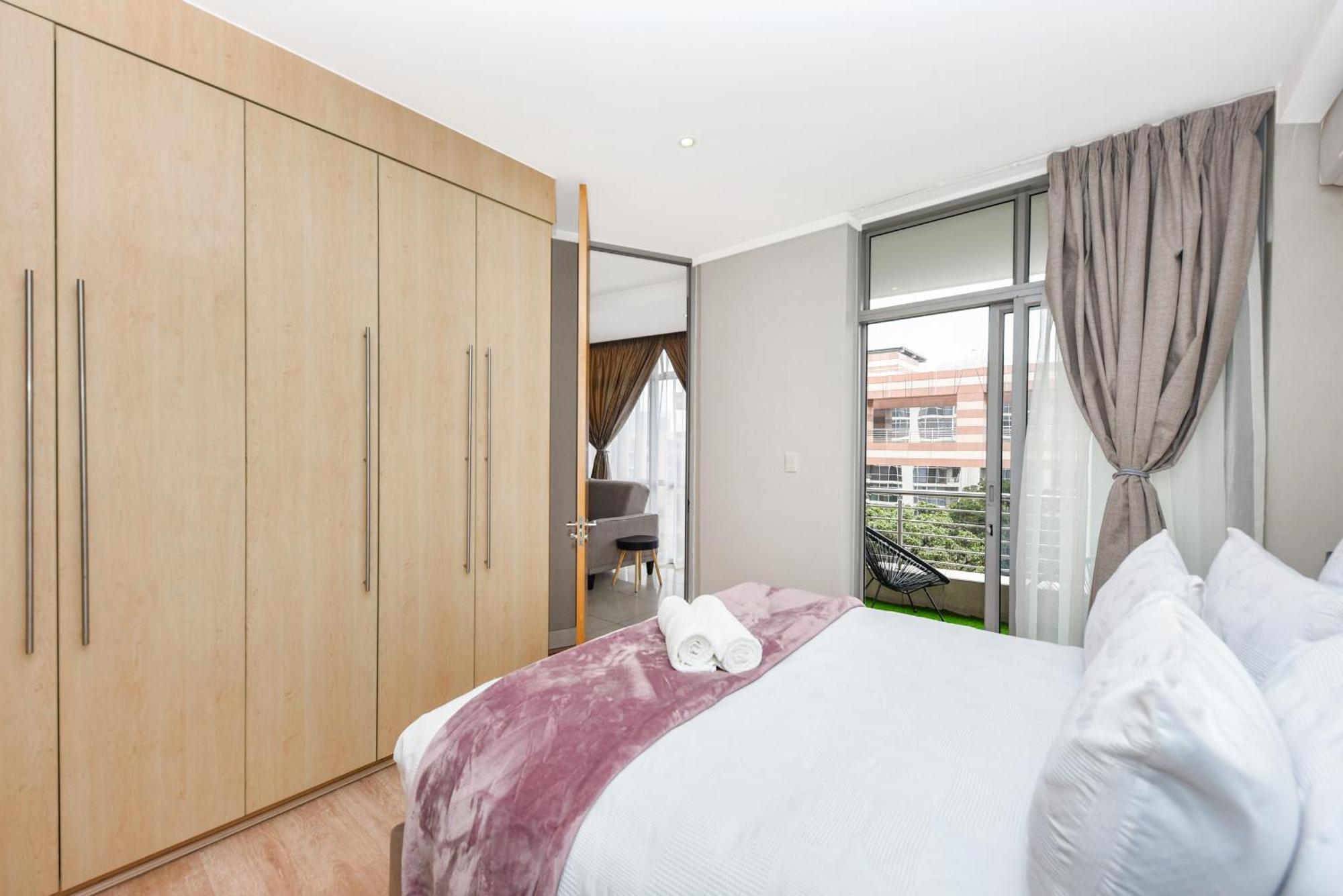 Apartment Hydro Park Residences In Sandton With Generator *