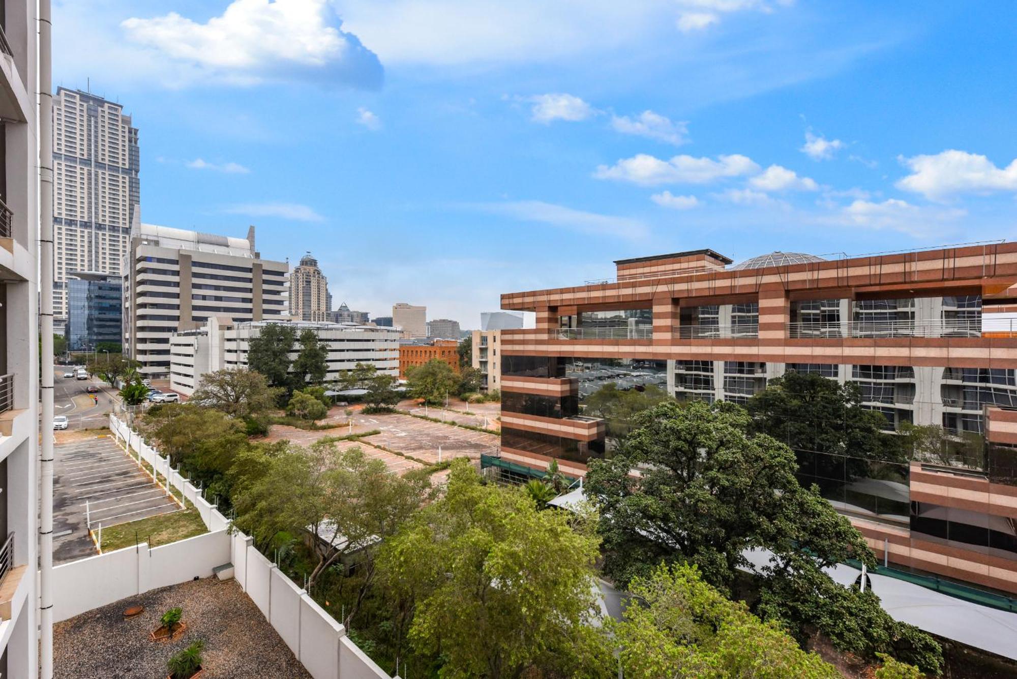 Hydro Park Residences In Sandton With Generator