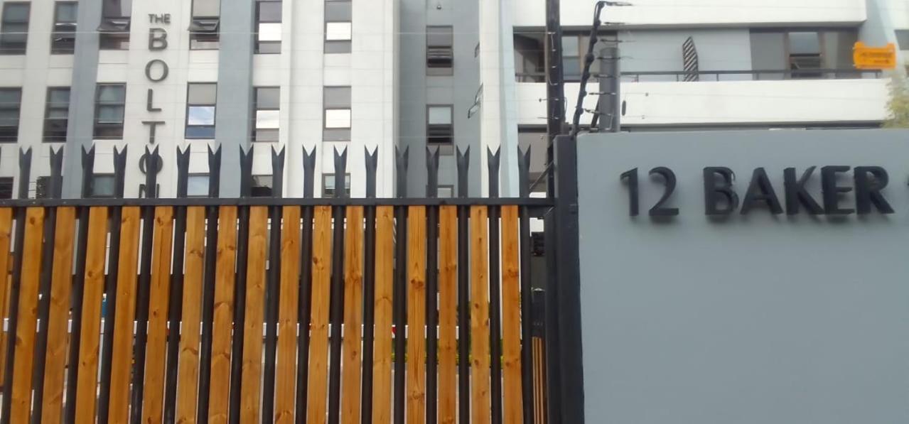 Art Deco Rosebank Apartment *
