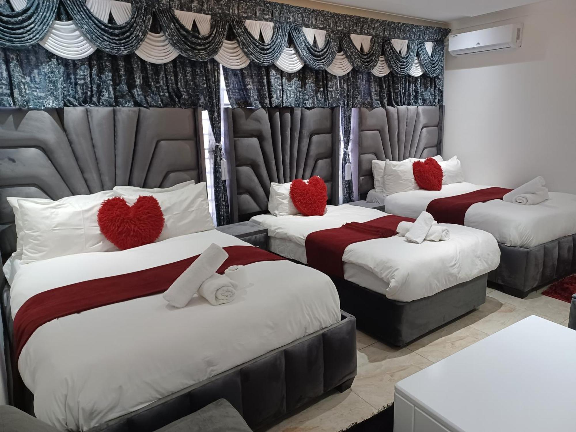Hotel Gold Crown International