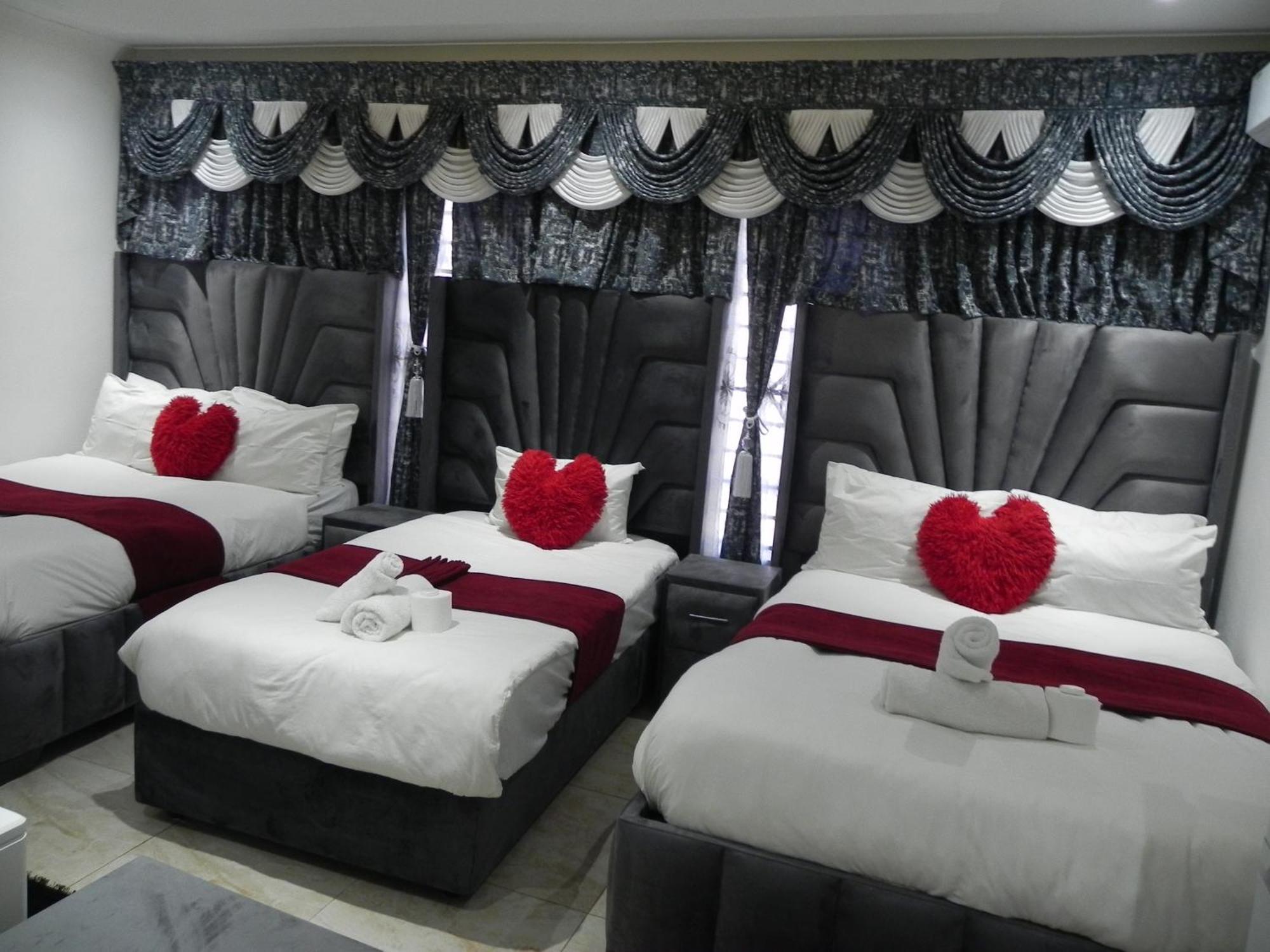 Hotel Gold Crown International
