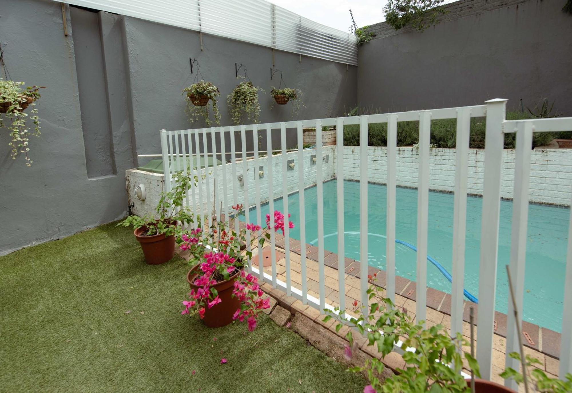 Guest house Hibiscus House