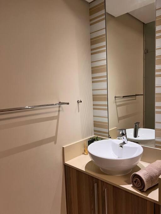 Tyrwhitt Apartment