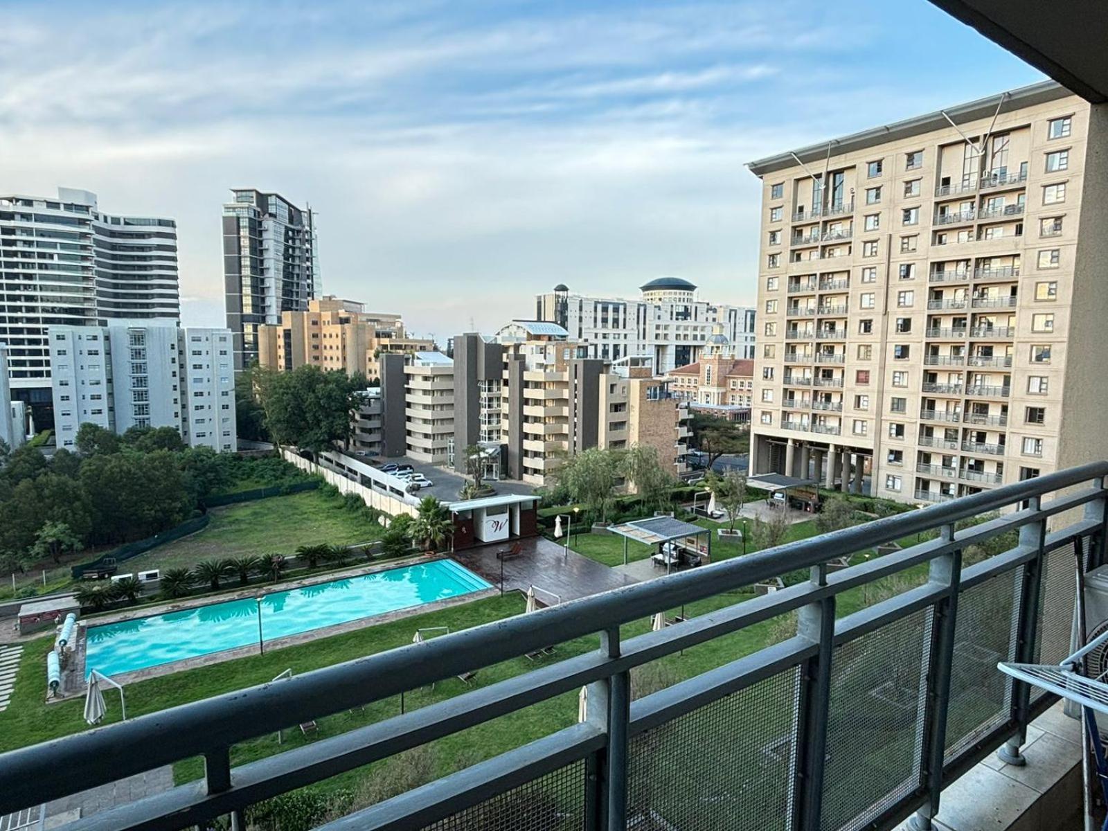 Tee Luxury At Sandton Westpoint