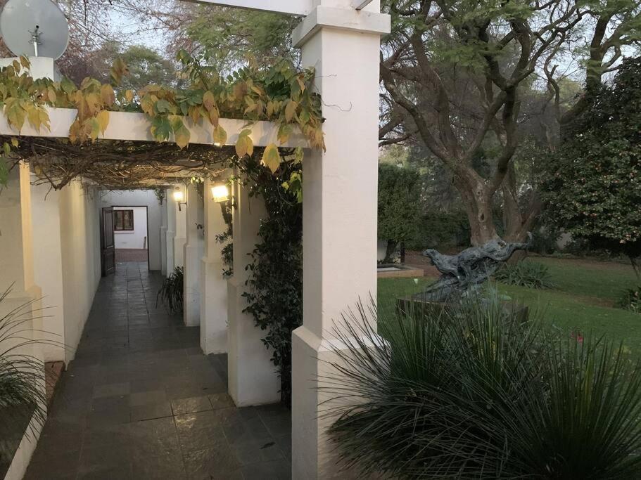 Picturesque Garden Villa, Illovo House * Johannesburg