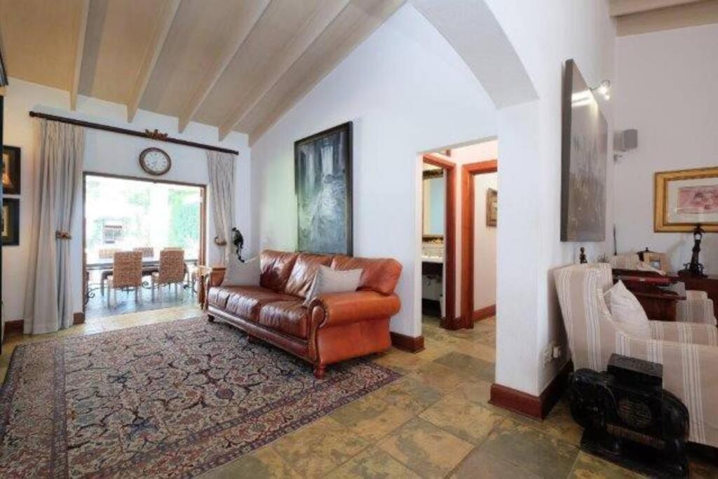 Picturesque Garden Villa, Illovo House Villa