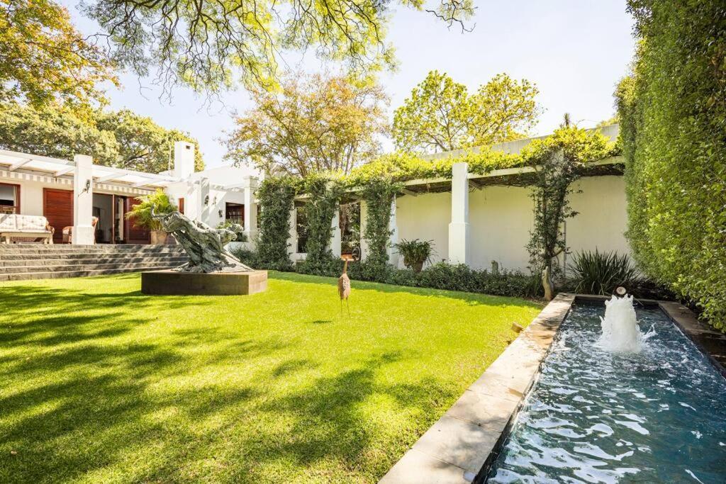 Picturesque Garden Villa, Illovo House *