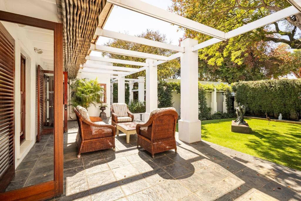 Picturesque Garden Villa, Illovo House * Johannesburg