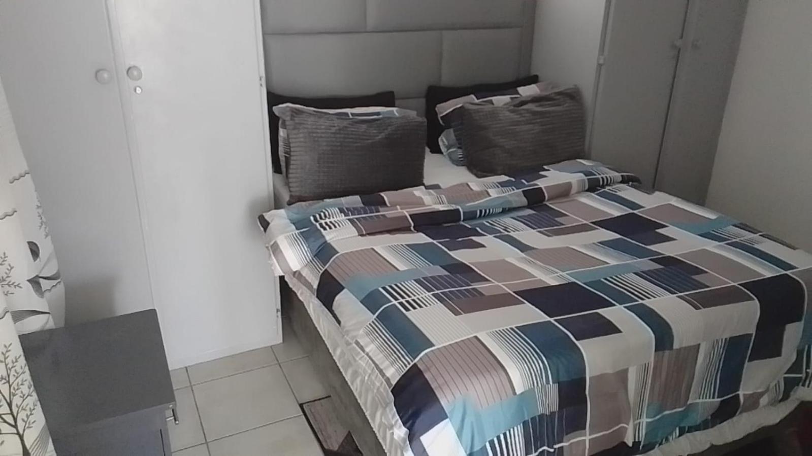 Sandtonn Apartment *