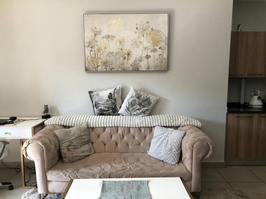Nhà nghỉ Exquisite In Sandton With Pool And Inverter *