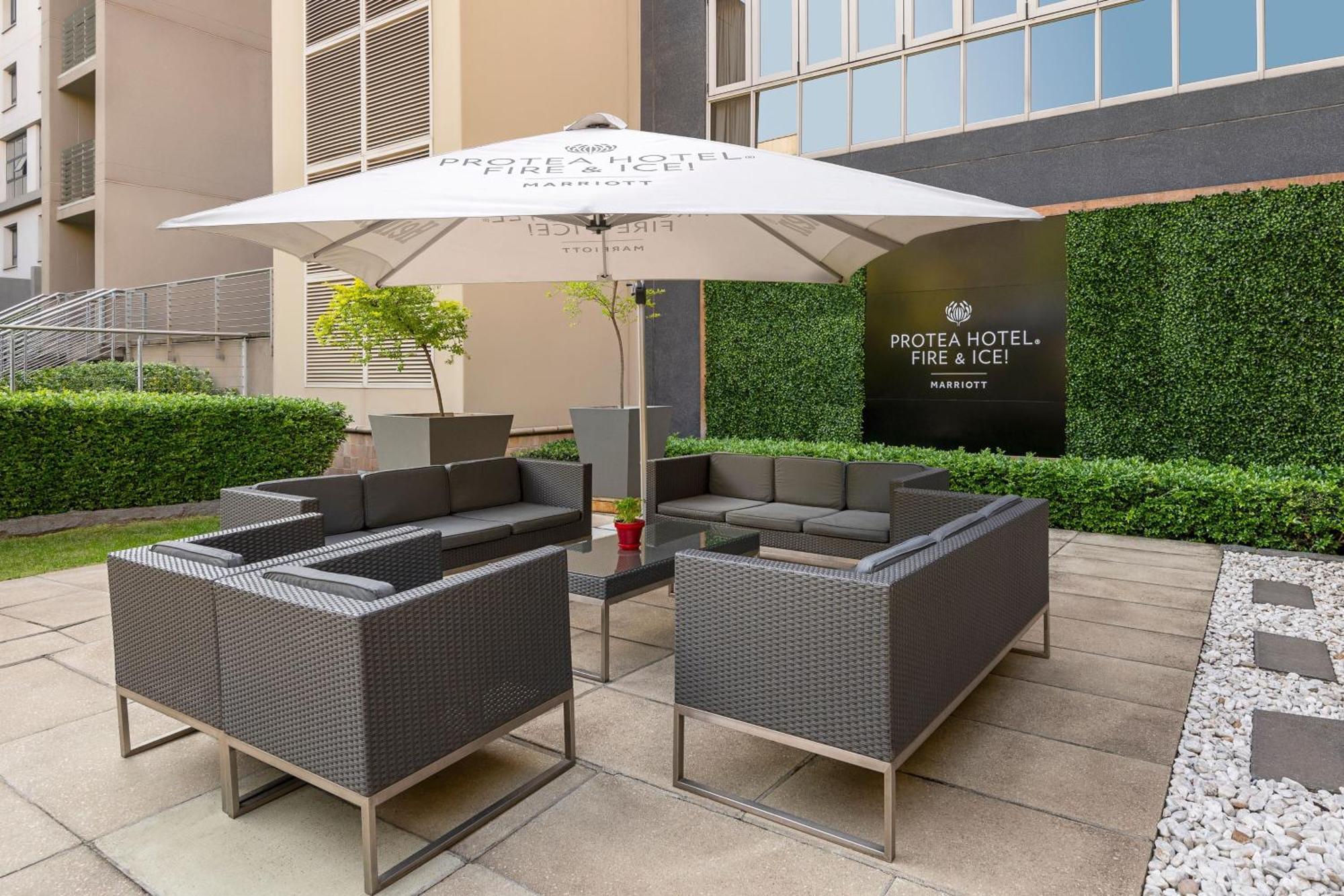 Khách sạn Protea Fire & Ice! By Marriott Melrose Arch
