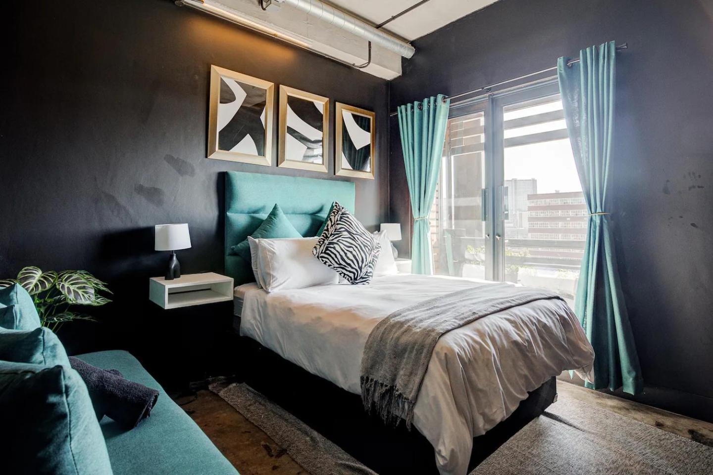 The Jozi Embassy - A Hallmark House Apartment *