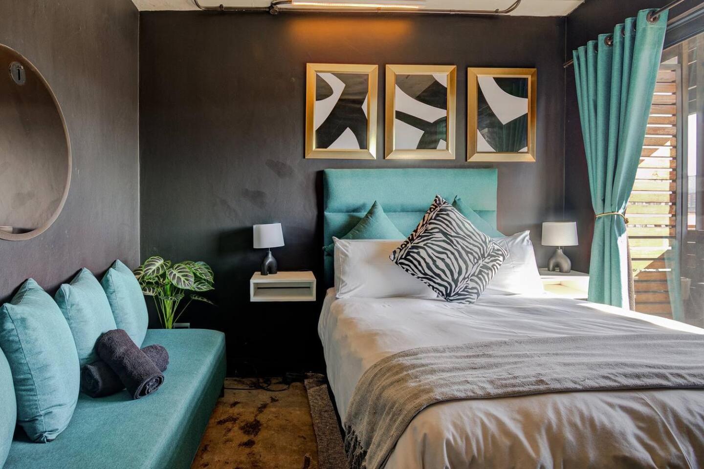 Apartment The Jozi Embassy - A Hallmark House