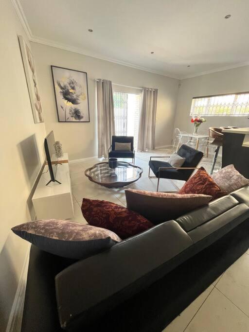 Apartment Modern & Elegant Sandton Johannesburg