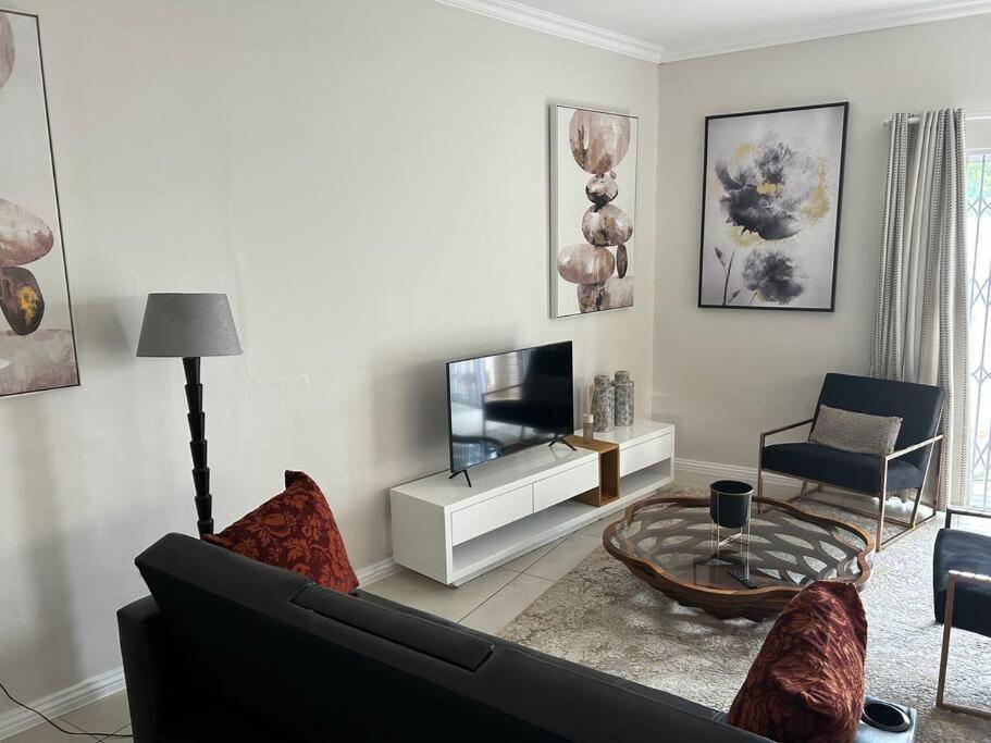 Modern & Elegant Sandton *