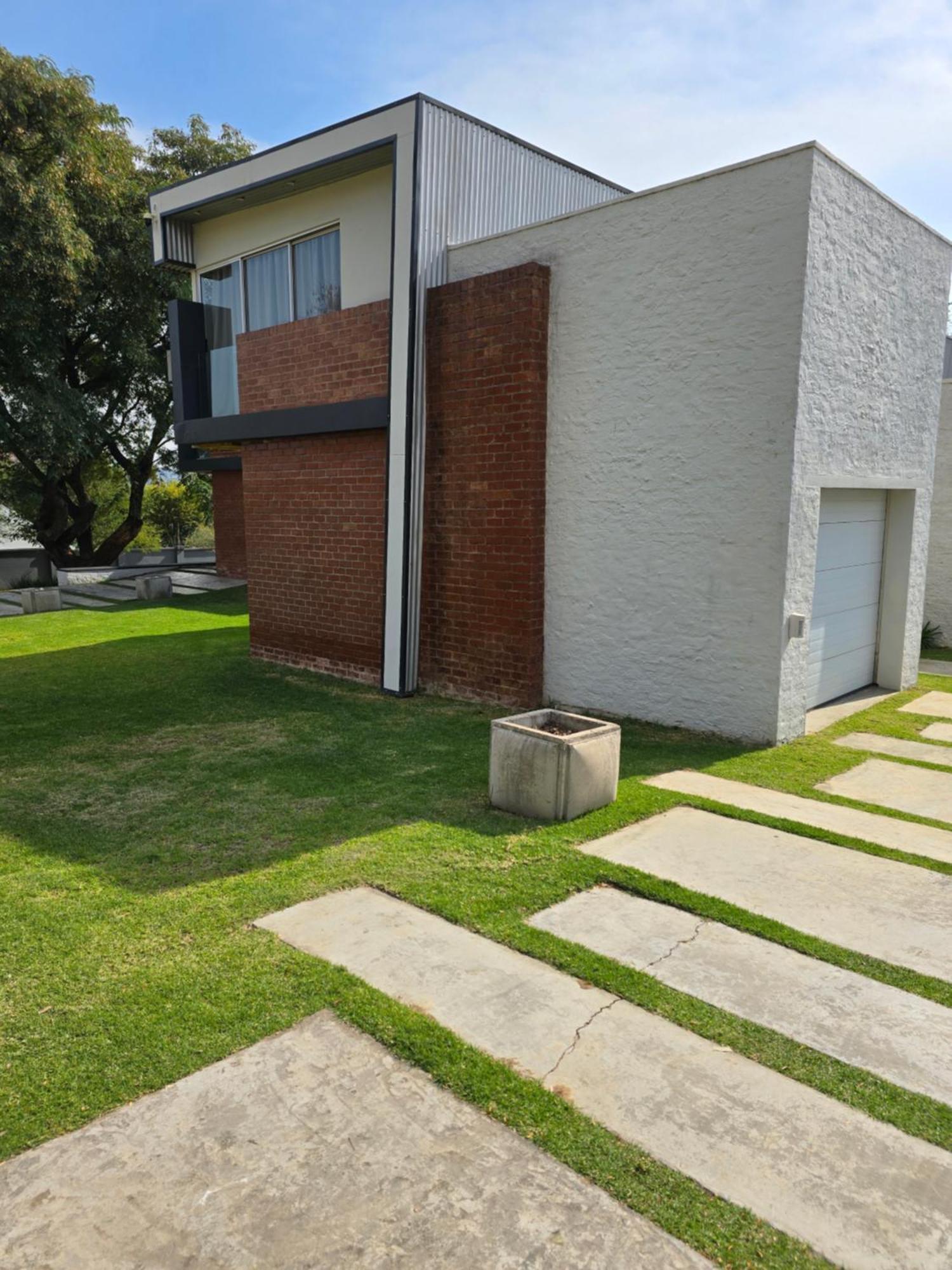 Villa Ilana Ossin Minimalistic