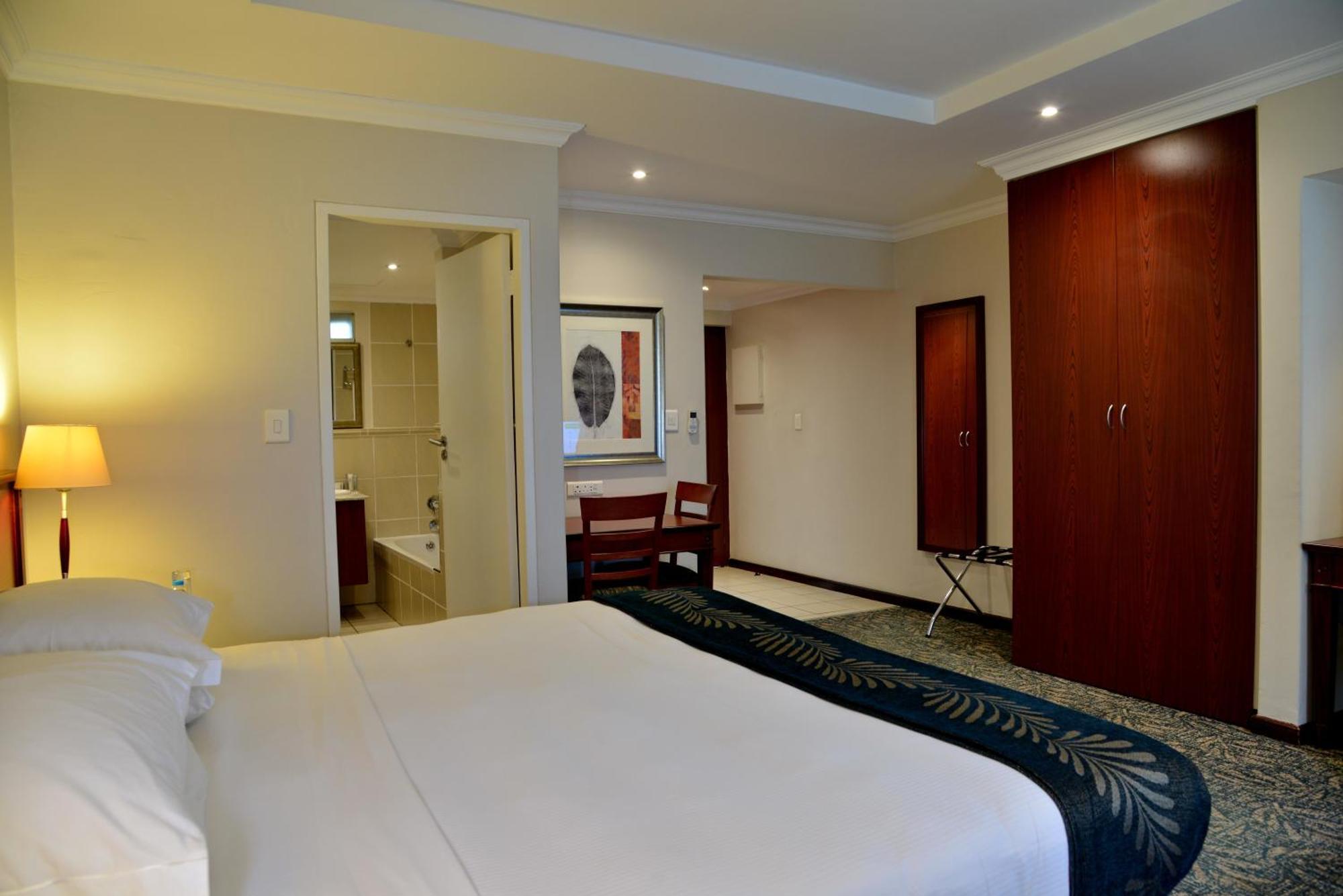 Courtyard Sandton Hotel 4*