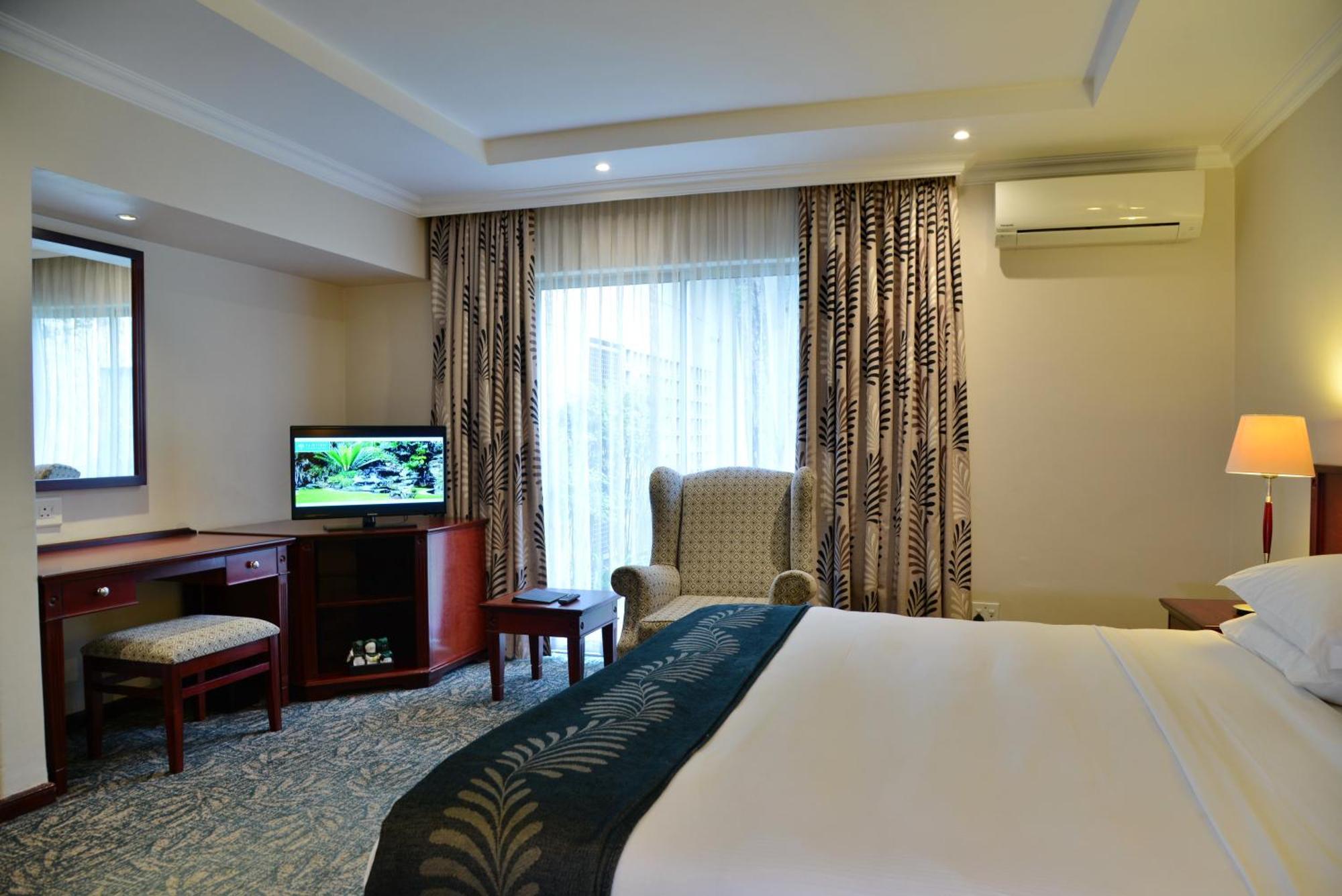 Courtyard Sandton 4*
