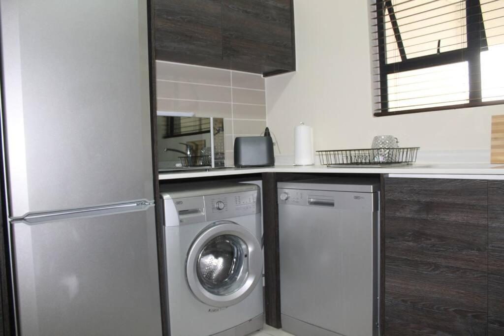 Deep Blue 2 Bed In An Estate * Johannesburg