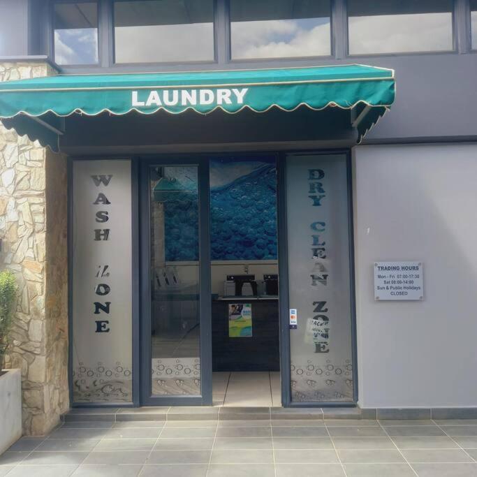 Deep Blue 2 Bed In An Estate *