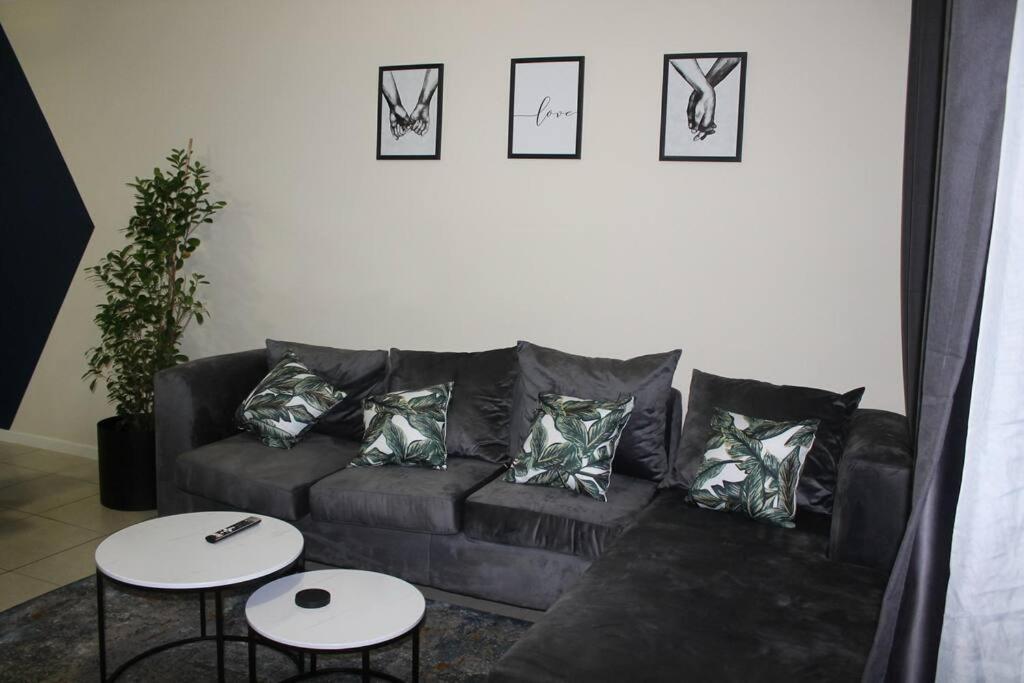 Deep Blue 2 Bed In An Estate * Johannesburg
